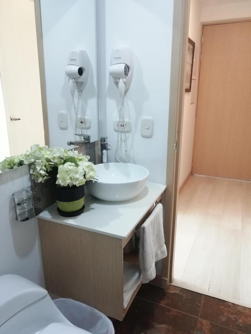Apartasuite Laureles Cmc Медельїн Екстер'єр фото